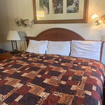 The Mountaineer Inn - Only three pillows on King bed. Antler lights were cute . - Hotels Near Me - Asheville, North Carolina The Mountaineer Inn - Only three pillows on King bed. Antler lights were cute . - Hotels Near Me - Asheville, North Carolina