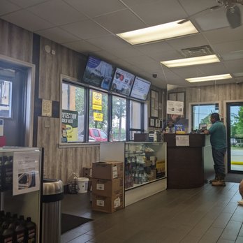 Harrisburg Lube Center - Lube center wait room - Oil Change Stations Near Me - Houston, Texas Harrisburg Lube Center - Lube center wait room - Oil Change Stations Near Me - Houston, Texas