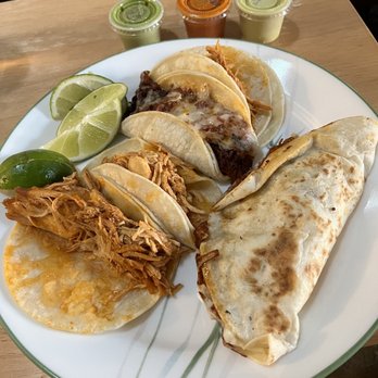 La Salsa Verde - Choriqueso - Chorizo with Melted Cheese, Pollo Tinga tacos....delish! - Tacos Near Me - Carrollton, Texas La Salsa Verde - Choriqueso - Chorizo with Melted Cheese, Pollo Tinga tacos....delish! - Tacos Near Me - Carrollton, Texas