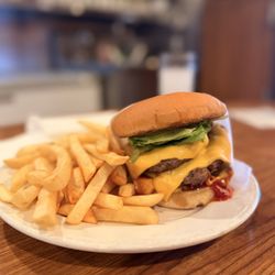Pie 'n Burger - Double cheese burger