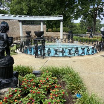 Graceland - Meditation garden and gravesite - Museums Near Me - Memphis, Tennessee Graceland - Meditation garden and gravesite - Museums Near Me - Memphis, Tennessee
