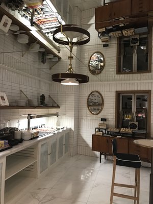 H10 Puerta de Alcalá by null