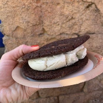 Tamu Tamu Refreshments - Dark chocolate ice cream sandwich cookie - Desserts Near Me - Lake Buena Vista, Florida Tamu Tamu Refreshments - Dark chocolate ice cream sandwich cookie - Desserts Near Me - Lake Buena Vista, Florida