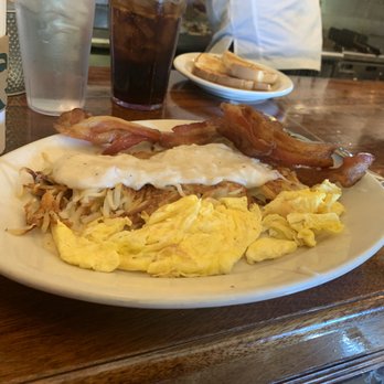 Frank's Diner - Bacon, Eggs, Crispy Hash Browns with Gravy - Breakfast & Brunch Near Me - Spokane, Washington