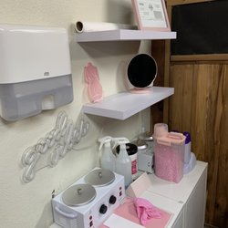 Nena's Waxing - Love Angela's set up. Everything pink too darn cute! 12.22.22