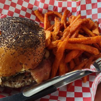 Chip's Old Fashioned Hamburgers - Turkey Burger w/Bacon, Avocado, Fried Poblano & Sweet Potato Fries (September 2023) - Burgers Near Me - Dallas, Texas