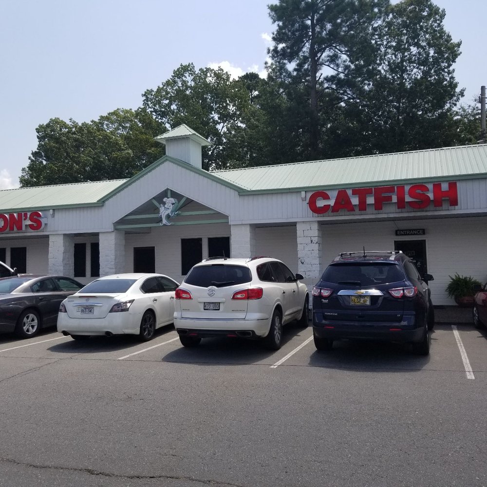 Leon's Catfish & Shrimp Restaurant - Seafood Near Me - Pine Bluff, Arkansas