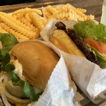 Shake Shack Queens Center Mall - Shackburger, Fries, cheese fries - Burgers Near Me - Elmhurst, New York