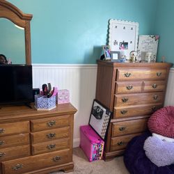 Rachael's Sparkling Cleaning services - Finishing organizing of a bedroom