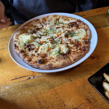 51 Park Restaurant & Tavern - Pizza Near Me - Lee, Massachusetts 51 Park Restaurant & Tavern - Pizza Near Me - Lee, Massachusetts