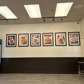 Vons Chicken Mililani - Interior. - Korean Near Me - Mililani, Hawaii
