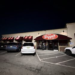 Biggie's - Outside