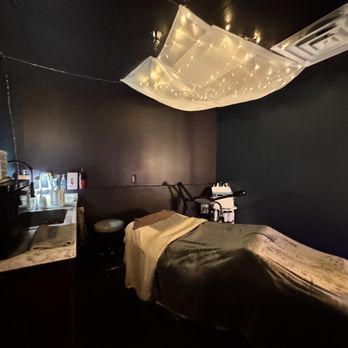 Lalai Day Spa - Treatment room - Massage Therapy Near Me - Louisville, Kentucky Lalai Day Spa - Treatment room - Massage Therapy Near Me - Louisville, Kentucky