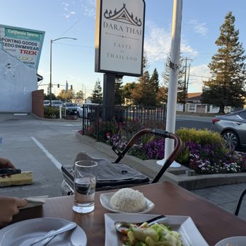 Dara Thai - Thai Near Me - Belmont, California