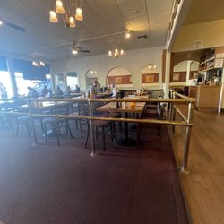 Lo Coco's Authentic Italian Pizzeria - Dinning area