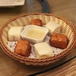 Chef Tan 蜀湘门第 - Mini Steamed and Fried Buns