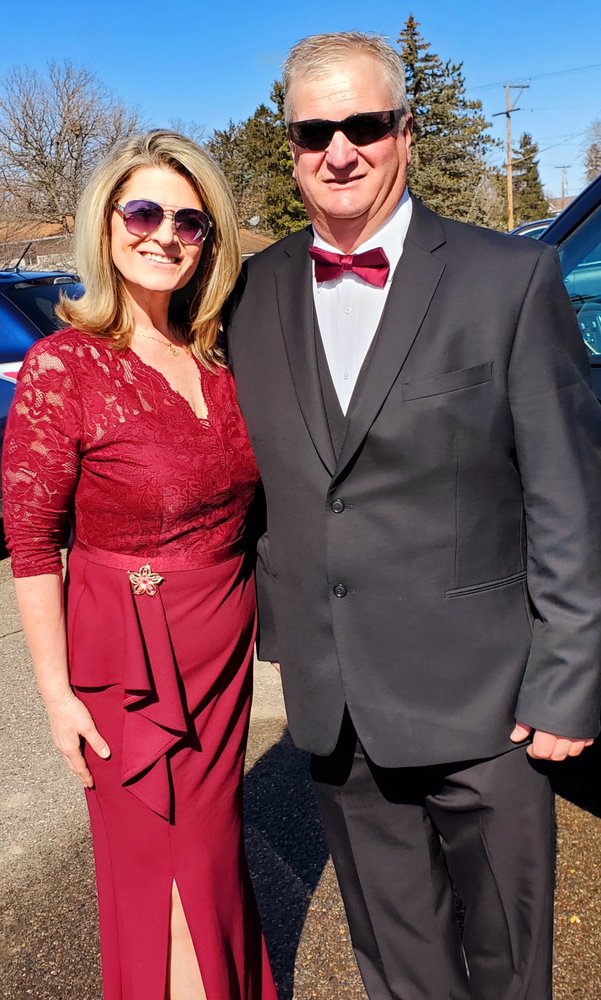 MARINA’S SEWING Updated August 2024 200 5th St NW, Elk River