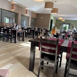 Q.B. - Food Court - Seating area