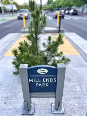 Mill Ends Park by null