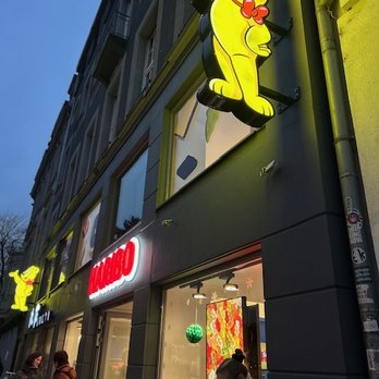 Haribo - Exterior of the store at night. - Candy Stores Near Me - Bonn, NW