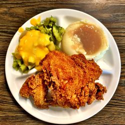 Ernies Country Kitchen - Lunch Special. Fried Chicken, Broccoli & Cheese and Potatoes & Gravy. Chicken good, gravy questionable, potatoes~instant, broccoli~watery.
