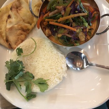 Moxies - Red Thai Curry Bowl - Cocktail Bars Near Me - Houston, Texas