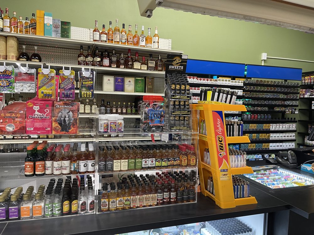 NEIGHBORHOOD FOOD LIQUOR & TOBACCO Updated October 2024 21 Photos