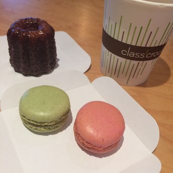 Class'Croute - Banana bundt & macarons (pistachio & raspberry) - Fast Food Near Me - Versailles, 78