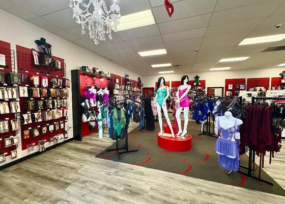 EVE shop‘ Adam & Eve Stores, 2116 Maple Grove Rd, Duluth, MN 55811, US