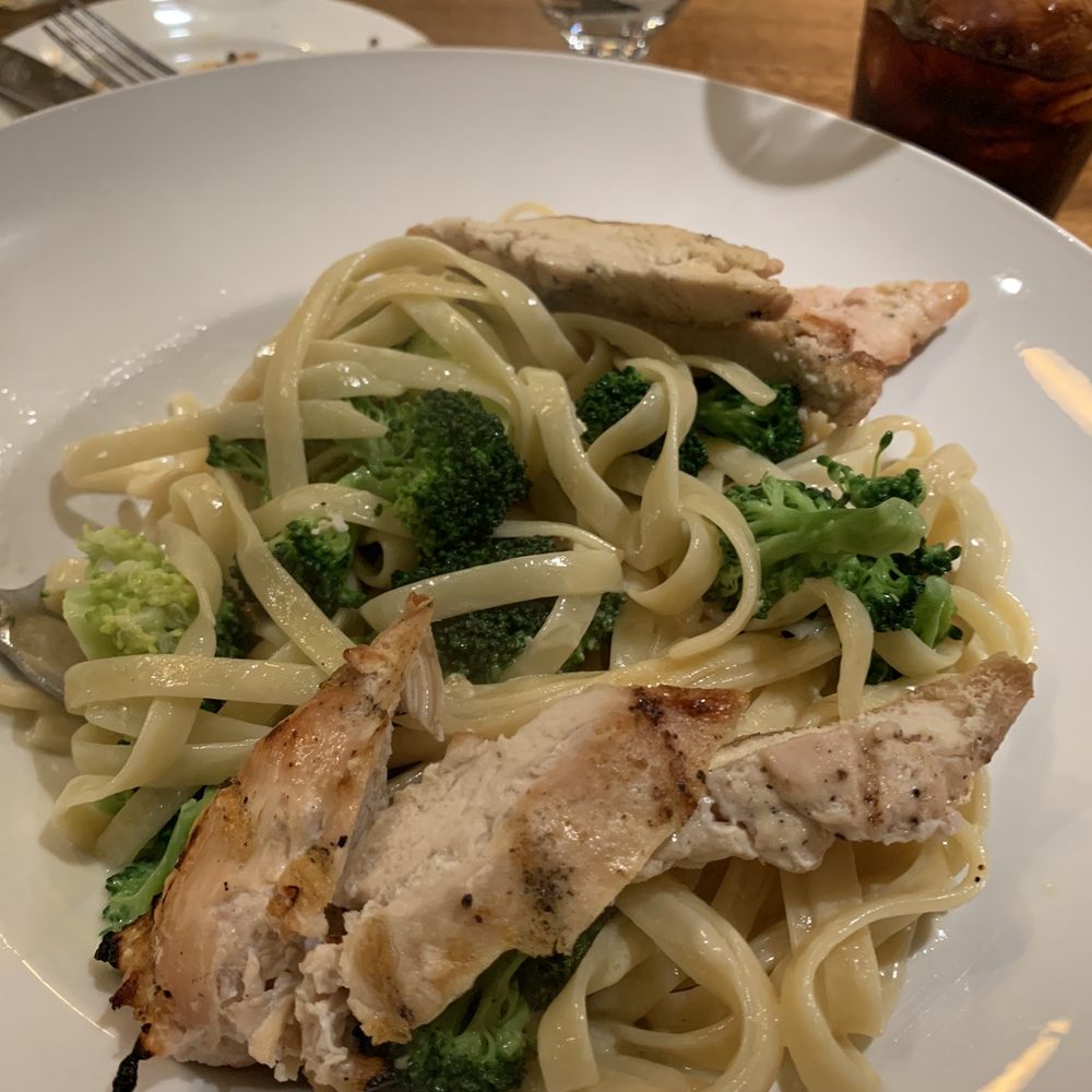 The Rosa - Fettuccine Alfredo with grilled chicken - Italian Near Me - Portsmouth, New Hampshire The Rosa - Fettuccine Alfredo with grilled chicken - Italian Near Me - Portsmouth, New Hampshire