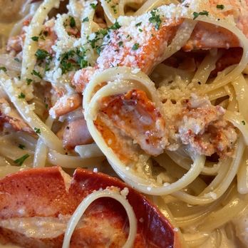 Vespucci's - Lunch Seafood Alfredo - Italian Near Me - Cheshire, Connecticut