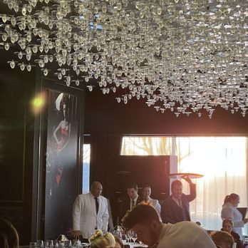 Mastro's Steakhouse - Decor - Steakhouses Near Me - Columbus, Ohio