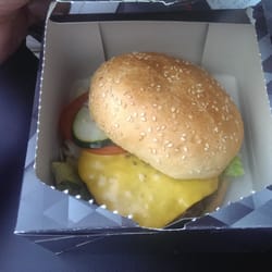 Mama Burger - Cheeseburger, freshmade.