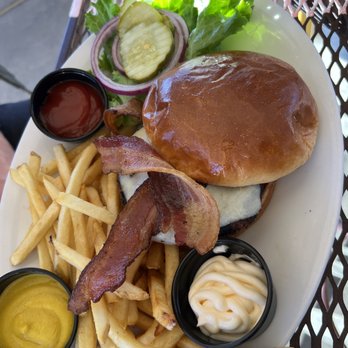 Red White & Brew - House burger - New American Near Me - Prescott, Arizona