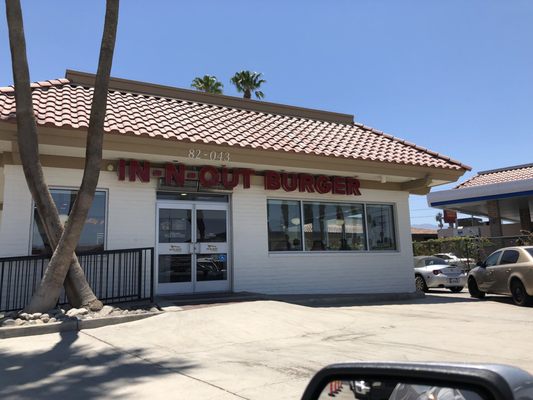 In-N-Out Burger by null