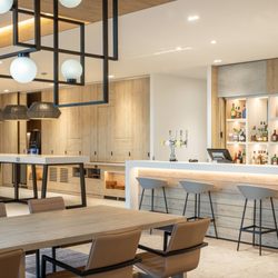 Courtyard By Marriott Inverness Airport - Kitchen & Bar