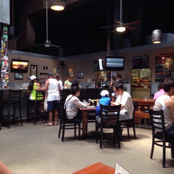 Maui Brewing - Bar - Brewpubs Near Me - Lahaina, Hawaii