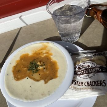 Duckie's Chowder House - Half New England and half Manhattan, soooo good! - Seafood Near Me - Cayucos, California Duckie's Chowder House - Half New England and half Manhattan, soooo good! - Seafood Near Me - Cayucos, California
