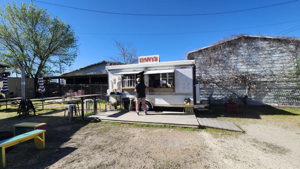 Lynny's by null