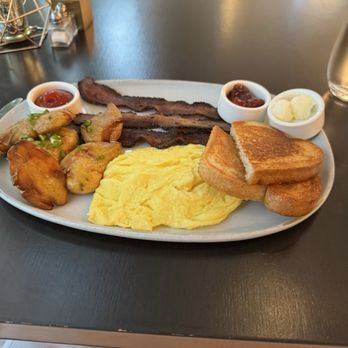 The 7th Street Standard - Scrambled eggs and bacon with breakfast potatoes and white toast. - Cocktail Bars Near Me - Sacramento, California The 7th Street Standard - Scrambled eggs and bacon with breakfast potatoes and white toast. - Cocktail Bars Near Me - Sacramento, California