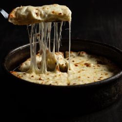 Green Lantern Pizza - Cheesy Lantern Bread