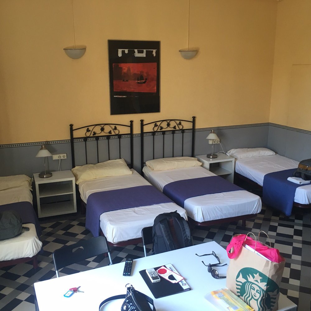 Barcelona Center Plaza - Our 4 bed suite - Guest Houses Near Me - Barcelona, B