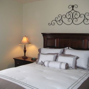 The Cottage - Master bedroom with queen bed - Vacation Rentals Near Me - Ridgway, Pennsylvania