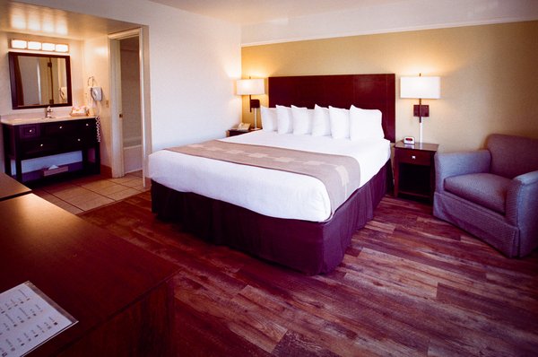 Pines Inn & Suites by null