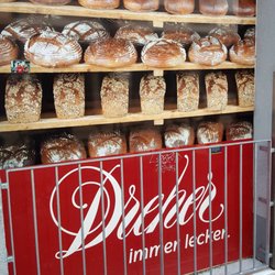 REWE - Auch die Bäckerei Dreher befindet sich im Rewe