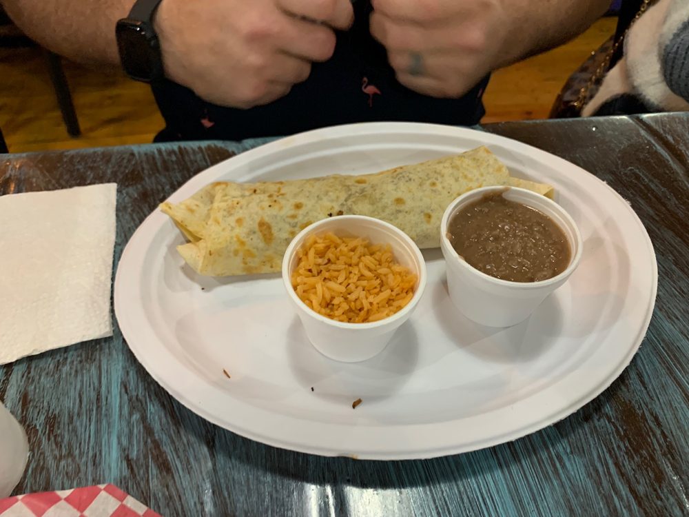 CINCO’S Updated September 2024 31 Photos 214 N Oak St, Sallisaw