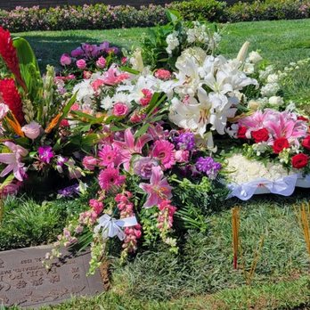 Wakefield Florists - The white and the pink wreaths are at the sides - Florists Near Me - Los Angeles, California Wakefield Florists - The white and the pink wreaths are at the sides - Florists Near Me - Los Angeles, California