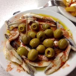 La Gamba - Boquerones con aceitunas