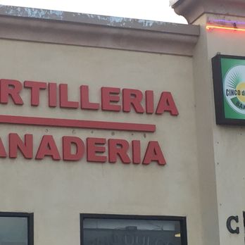 Cinco De Mayo Bakery - Nicely kept up - Bakeries Near Me - Whittier, California
