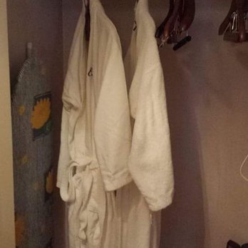 1840s Carrollton Inn - His and her robes - Bed & Breakfast Near Me - Baltimore, Maryland